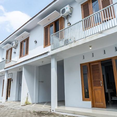 Azalia Homestay Yogyakarta Exterior foto