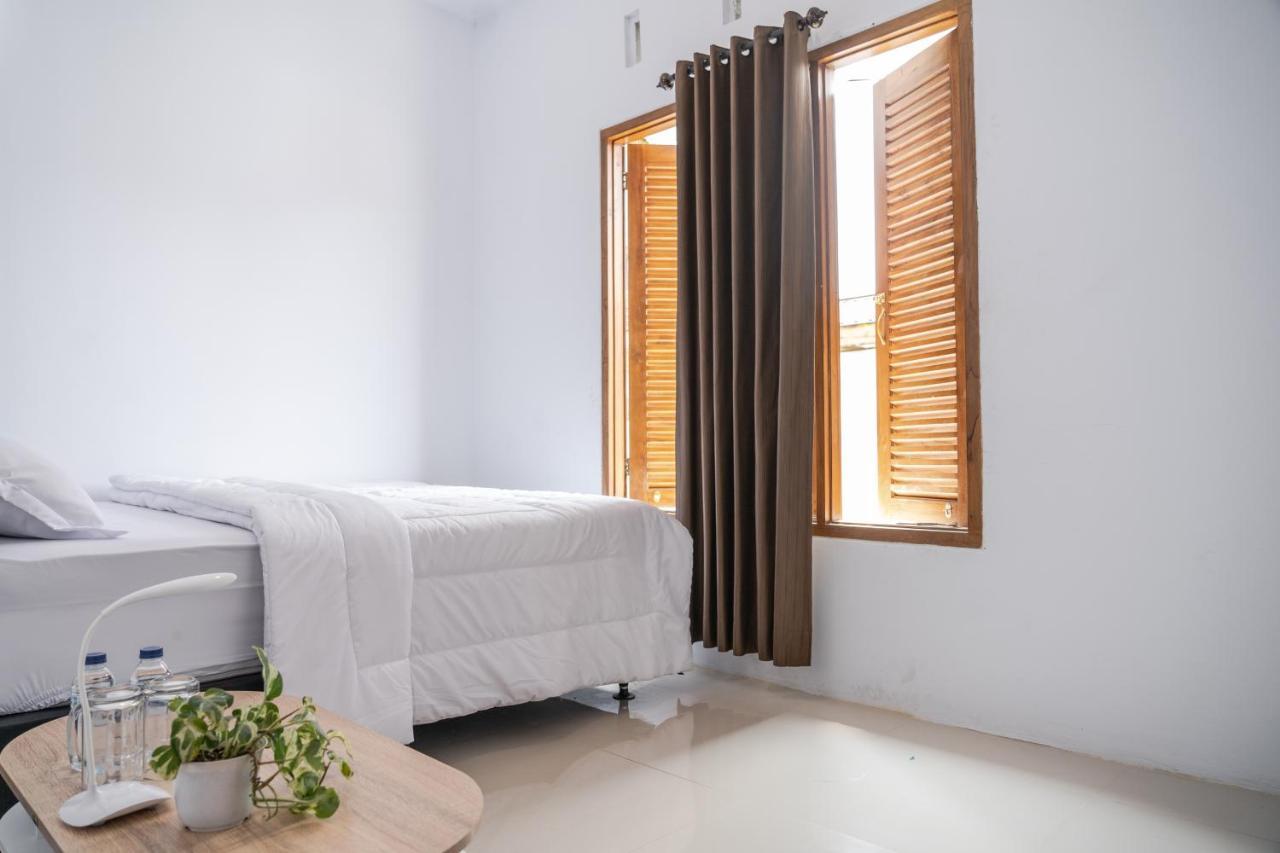 Azalia Homestay Yogyakarta Exterior foto